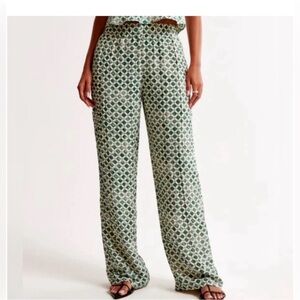 Abercrombie & Fitch Green Patterned Women's Pants